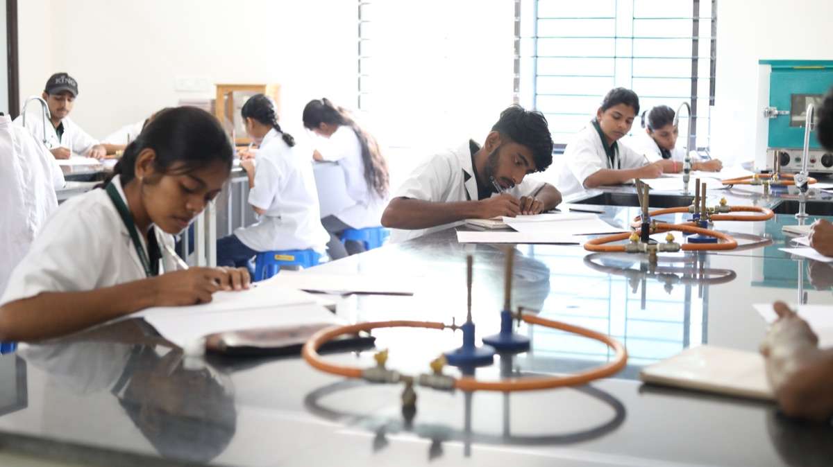 Students in pharmacy practicals